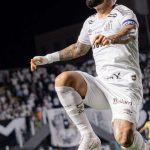 Gabigol alcança 130 gols no Brasileirão e se aproxima de Zico na lista de artilheiros históricos