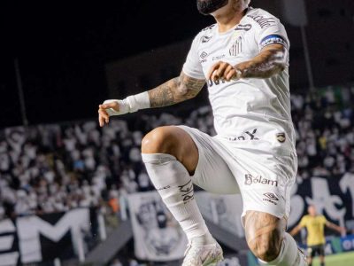 Gabigol alcança 130 gols no Brasileirão e se aproxima de Zico na lista de artilheiros históricos
