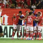 Vila Nova derrota América-MG e assume liderança provisória da Série B com 51 pontos