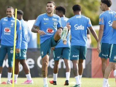 Carlo Ancelotti testa escalação da Seleção Brasileira para amistoso contra a Austrália em treinamento em Brisbane