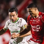Jonathan Costa destaca a liderança do Vila Nova na Série B e alerta para a importância da humildade no próximo duelo contra o Londrina