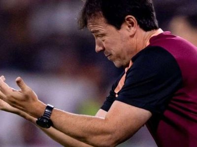 Fernando Diniz ocupa a 6ª posição entre os técnicos com mais derrotas no Brasileirão, acumulando 10 reveses entre Vasco e Corinthians