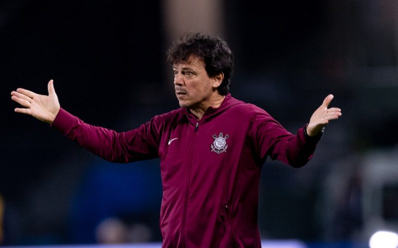 Corinthians chega à sexta derrota seguida e vê chances de rebaixamento aumentarem para 21% no Brasileirão