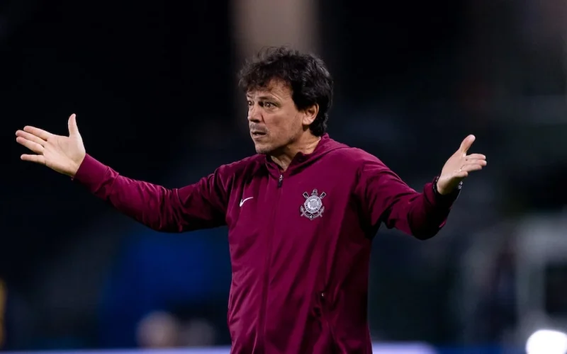Corinthians chega à sexta derrota seguida e vê chances de rebaixamento aumentarem para 21% no Brasileirão