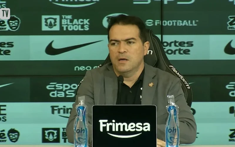 Marcelo Paz reafirma apoio a Fernando Diniz após sexta derrota consecutiva do Corinthians no Brasileirão