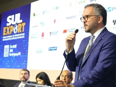 Ministro Tomé Franca apresenta ações para infraestrutura da região Sul durante abertura do Sul Export 2026 em Foz do Iguaçu (PR)