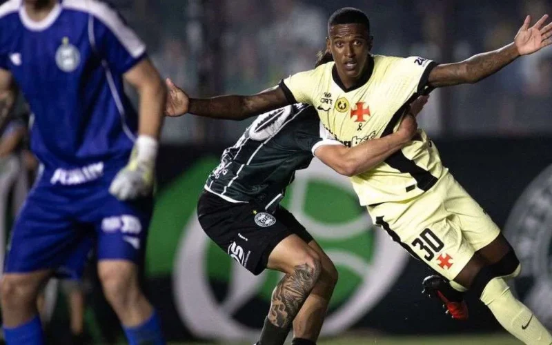 Vasco marca goleada sobre Coritiba e reduz risco de rebaixamento a 22% no Brasileirão