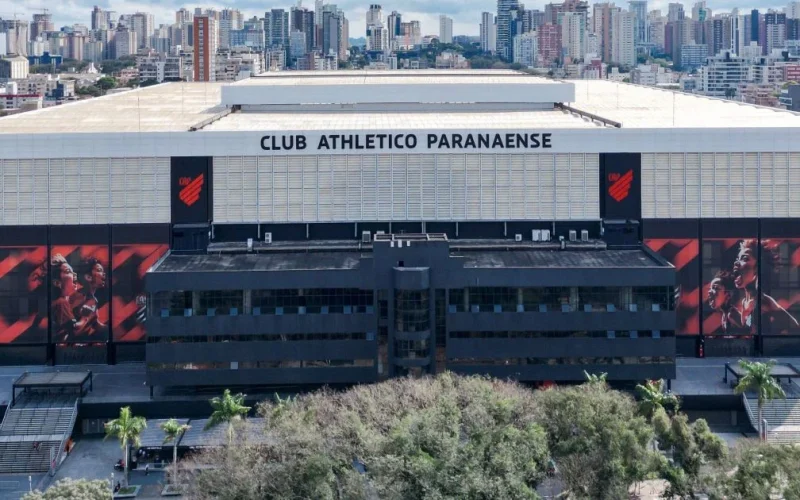 Athletico-PR e Bahia se enfrentam em duelo decisivo pela Libertadores na Arena da Baixada