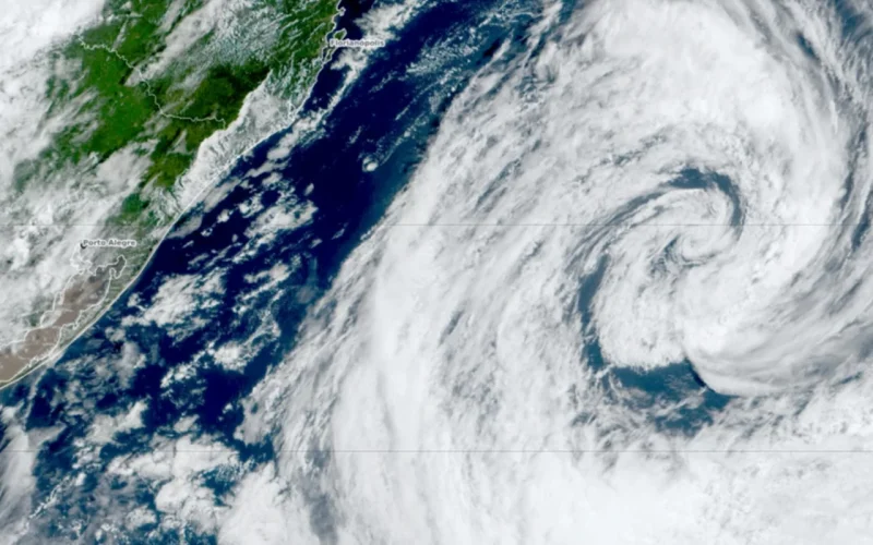 Ciclone extratropical deve atingir a Região Sul do Brasil com ventos de até 100 km/h a partir de quinta-feira