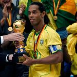 Ronaldinho Gaúcho e lendas do futebol brasileiro se reúnem em partida solidária em Curitiba