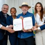 Lula sanciona lei que garante diretrizes para o fortalecimento do futebol feminino no Brasil