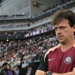 Corinthians enfrenta crise e se aproxima de ponto de ruptura com Diniz após sete jogos sem vencer