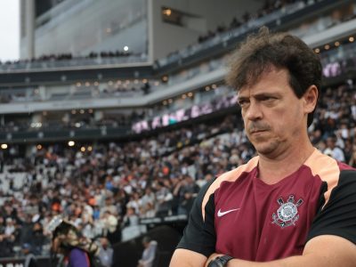 Corinthians enfrenta crise e se aproxima de ponto de ruptura com Diniz após sete jogos sem vencer