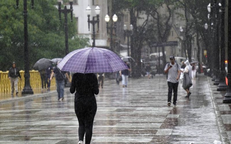 Ciclone extratropical e alerta de tornados afetam Paraná e Santa Catarina até sábado