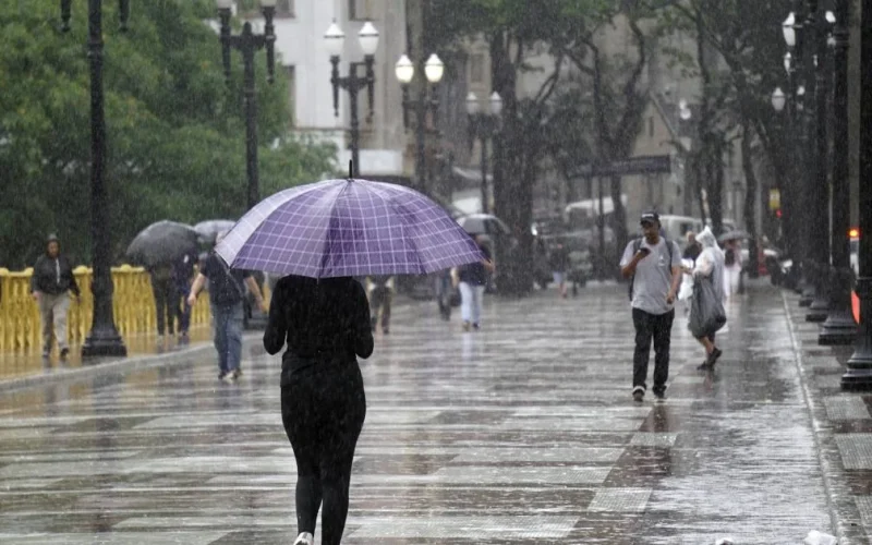 Ciclone extratropical e alerta de tornados afetam Paraná e Santa Catarina até sábado
