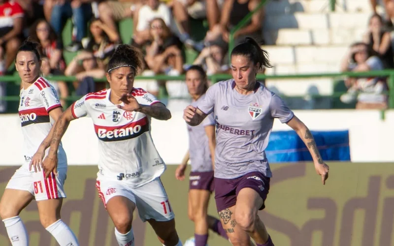 São Paulo vence Flamengo e avança para a final do Campeonato Brasileiro Feminino