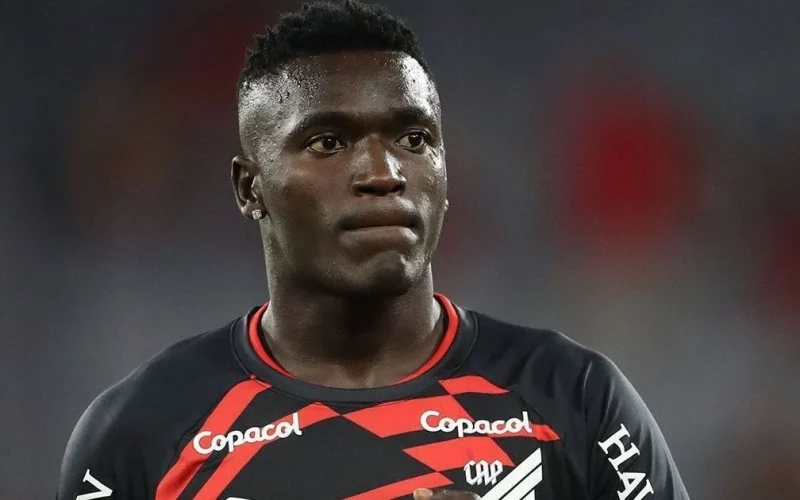 Kevin Viveros, artilheiro do Brasileirão, recebe sondagens do Aston Villa e pode ter futuro na Premier League
