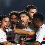São Paulo vence Internacional em jogo marcado por protestos e se distancia da zona de rebaixamento