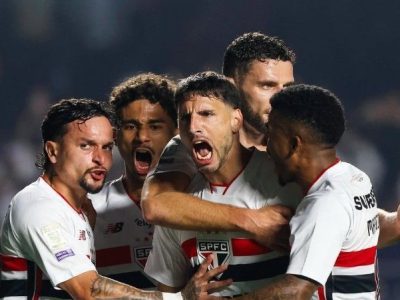 São Paulo vence Internacional em jogo marcado por protestos e se distancia da zona de rebaixamento