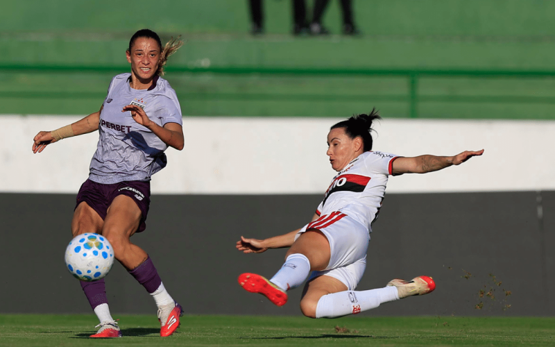 São Paulo supera Flamengo e garante vaga na final do Brasileirão Feminino