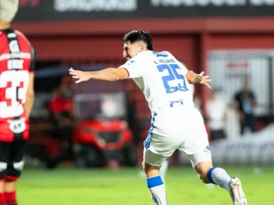 Cruzeiro conquista vitória de virada sobre o Vitória e se mantém na luta pelo G-6 do Brasileirão