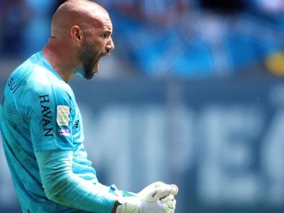 Weverton brilha e mantém Grêmio e Palmeiras no empate sem gols pelo Brasileirão