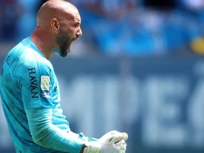 Weverton brilha e mantém Grêmio e Palmeiras no empate sem gols pelo Brasileirão