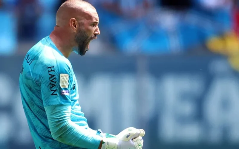 Weverton brilha e mantém Grêmio e Palmeiras no empate sem gols pelo Brasileirão