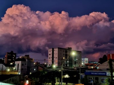 Tempestades devem retornar ao Paraná com frentes frias a partir de segunda-feira, prevê Simepar
