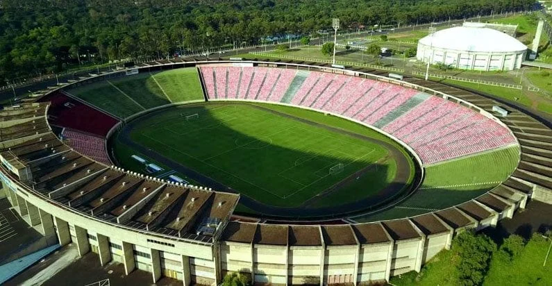 Uberlândia celebra título da Série D em amistoso contra o Mirassol no Parque do Sabiá