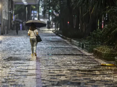 Ciclone extratropical provoca alerta de temporais e ventos de até 100 km/h no Sul do Brasil