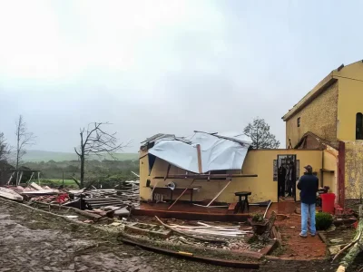 Inmet emite alerta vermelho para ciclone extratropical na Região Sul nesta sexta-feira