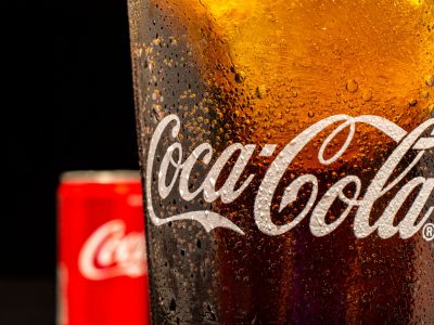 Coca-Cola oferece mais de 137 vagas temporárias no Sul do Brasil para o Programa Verão em 2026