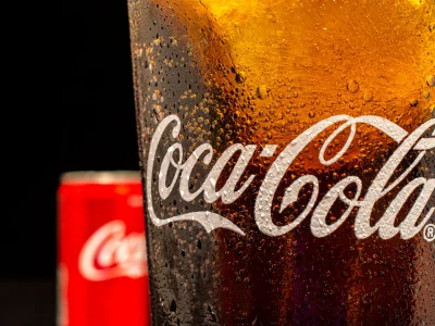Coca-Cola oferece mais de 137 vagas temporárias no Sul do Brasil para o Programa Verão em 2026
