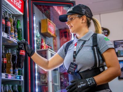Coca-Cola Femsa abre 1 mil vagas de emprego para operações de fim de ano no Sul e outras regiões do Brasil
