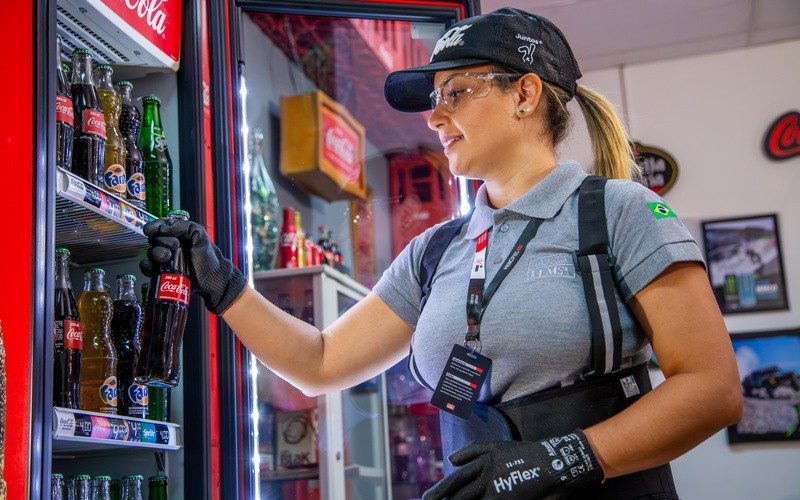 Coca-Cola Femsa abre 1 mil vagas de emprego para operações de fim de ano no Sul e outras regiões do Brasil