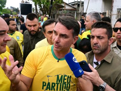 Flávio Bolsonaro lidera pesquisa para presidência no Paraná com 17 pontos de vantagem sobre Lula