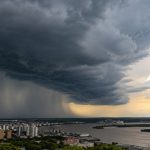 Frente fria avança pelo Sul do Brasil e pode causar queda de temperatura e temporais com risco de granizo