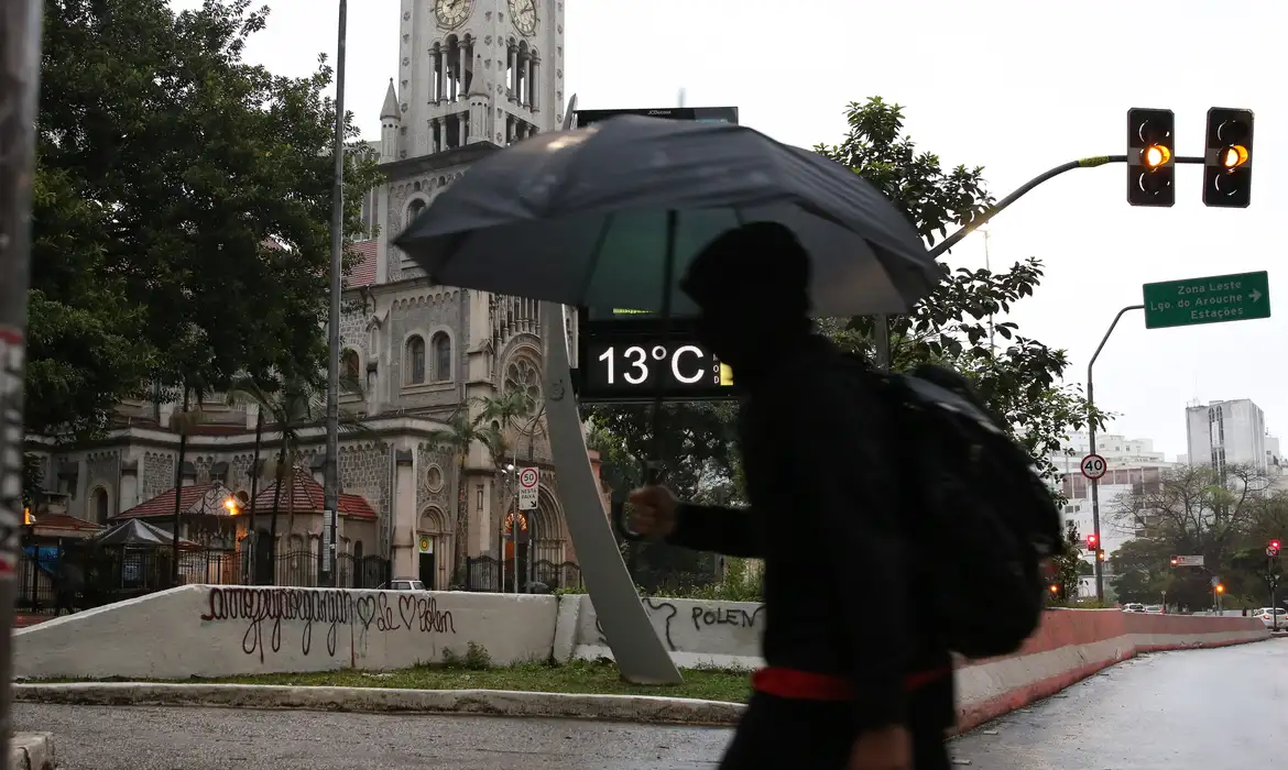 Frente fria traz queda nas temperaturas e temporais para Paraná, Santa Catarina e Rio Grande do Sul esta semana