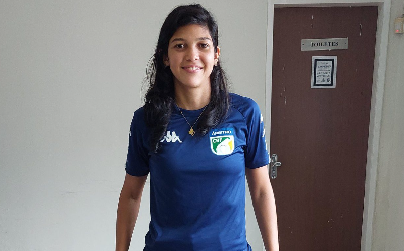 Ruthyanna Camila comanda arbitragem na semifinal do Brasileirão Feminino entre São Paulo e Flamengo e garante vitória do Tricolor