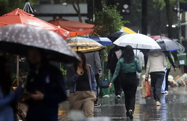 Frente fria traz risco de vendavais e tempestades severas ao Rio Grande do Sul a partir de segunda-feira