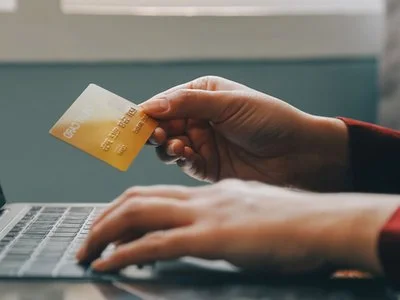 Gaúchos já podem parcelar IPVA, multas e taxas vencidas no cartão