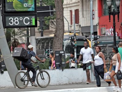 Inmet emite alerta de onda de calor em Paraná e Santa Catarina enquanto frente fria traz chuvas ao Sul do Brasil