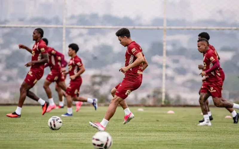 Vila Nova enfrenta Londrina em duelo decisivo pela Série B; transmissão ao vivo na ESPN e Disney+