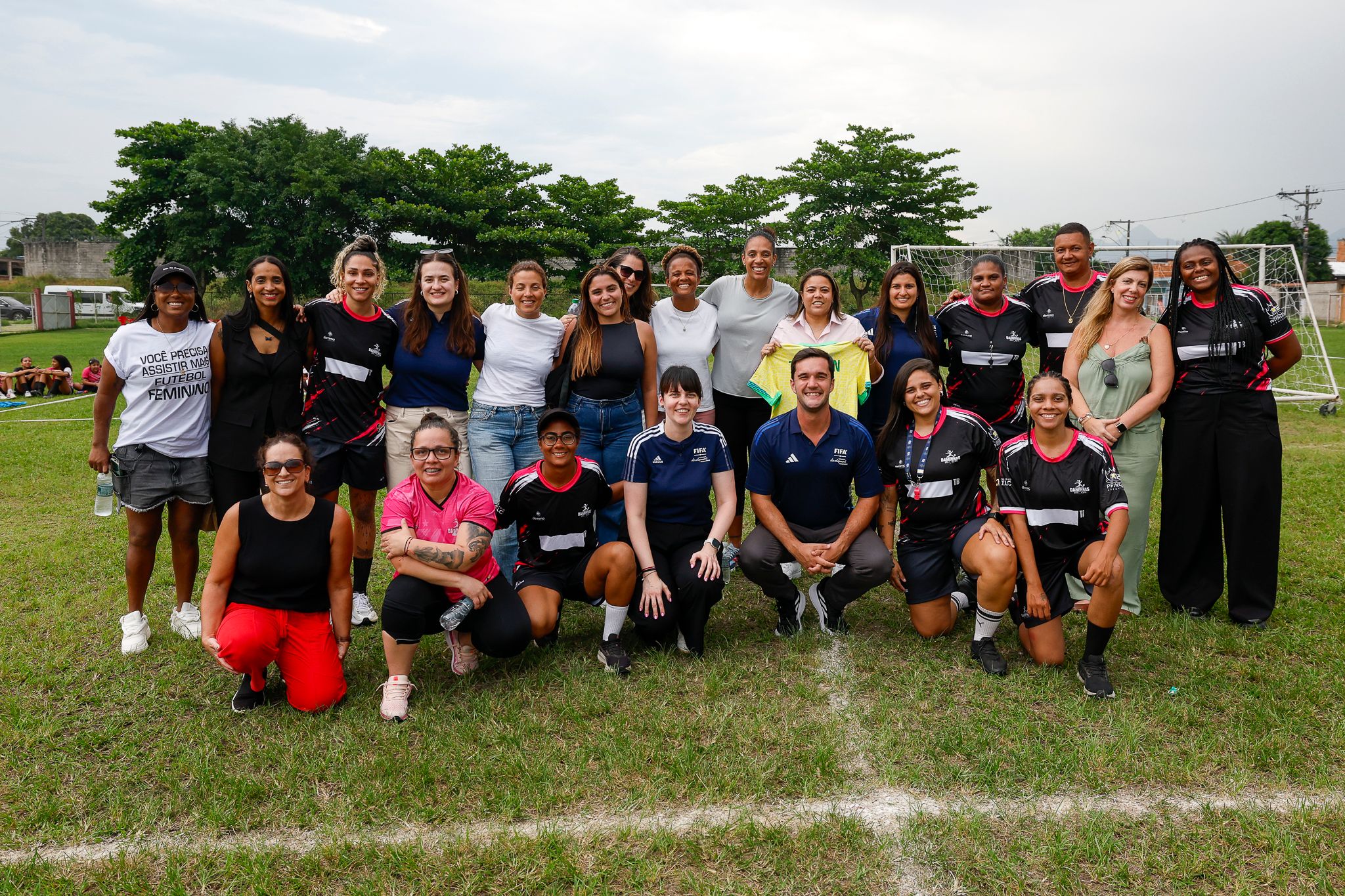 CBF e FIFA visitam Fluminense e projeto Daminhas da Bola para avançar na estratégia do futebol feminino no Brasil