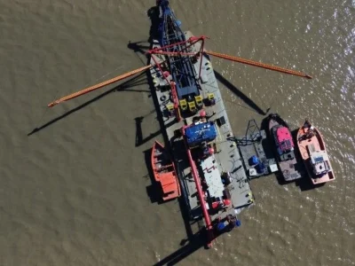Rio Grande do Sul retoma navegação noturna após 42 anos com chegada de navio a Porto Alegre