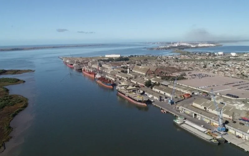 Portos públicos do Rio Grande do Sul movimentam mais de 42 milhões de toneladas em 2025, com crescimento no setor primário e desafios para Porto Alegre