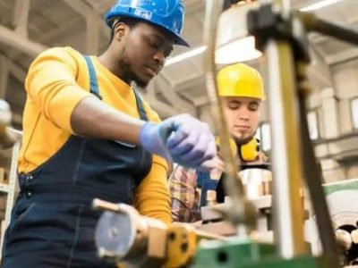 Faturamento da indústria de transformação cresce 3,8% em março, mas emprego recua pela quinta vez em sete meses