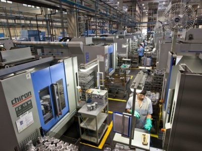 Indústria paranaense registra crescimento de 1% em setembro, enquanto Rio Grande do Sul enfrenta queda de 4,5% na produção