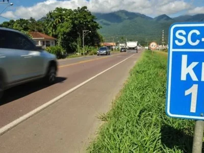 Paraná e Santa Catarina firmam acordo e encerram disputa judicial de mais de 30 anos sobre royalties do petróleo, com R$ 340 milhões em obras na SC-417